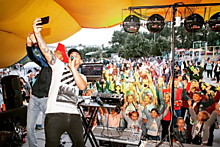 Молодежная дискотека...